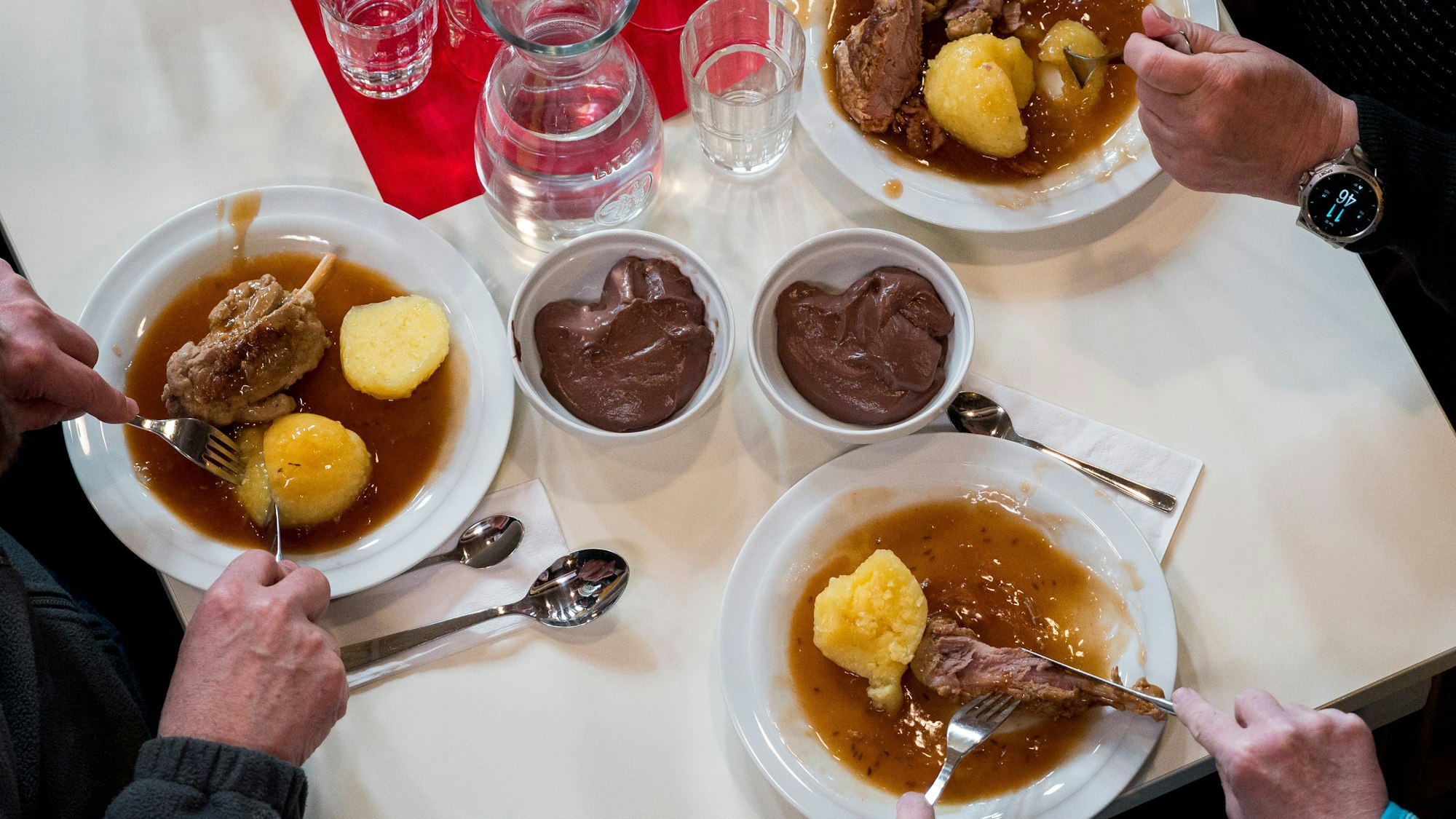 Bodenständiges Essen wird im Brauhaus serviert (Symbolbild)
