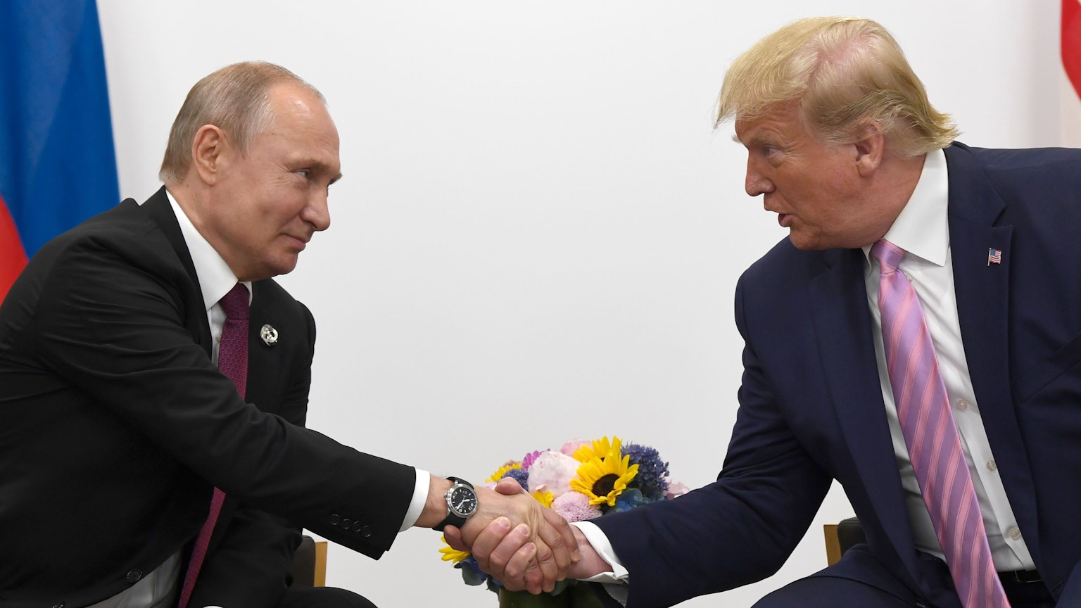 Wladimir Putin und Donald Trump beim G20-Gipfel in Osaka 2019. Jetzt soll es wieder zu einem Treffen kommen.