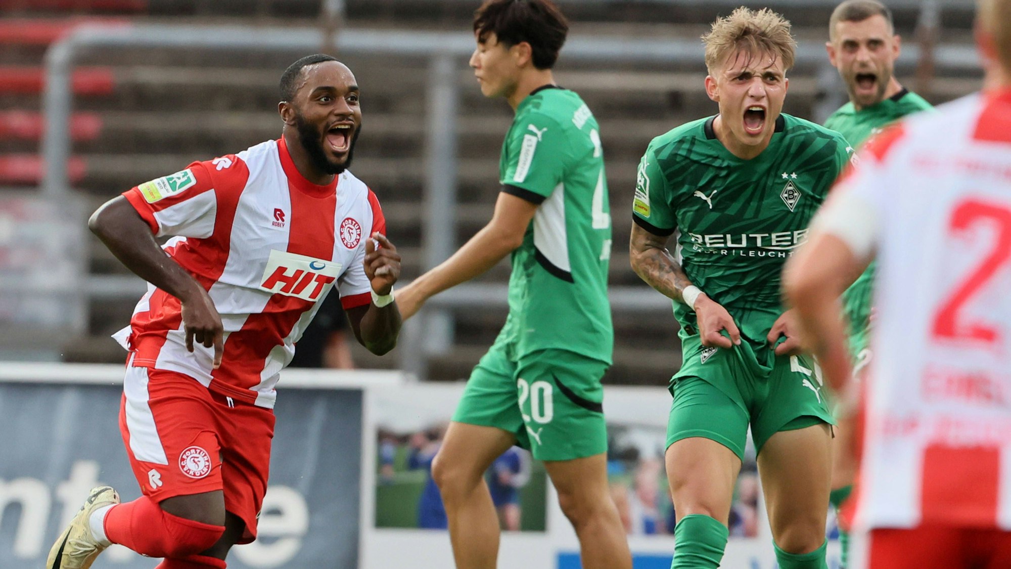Arnold Budimbu bejubelt seinen Treffer im Hinspiel gegen Gladbach