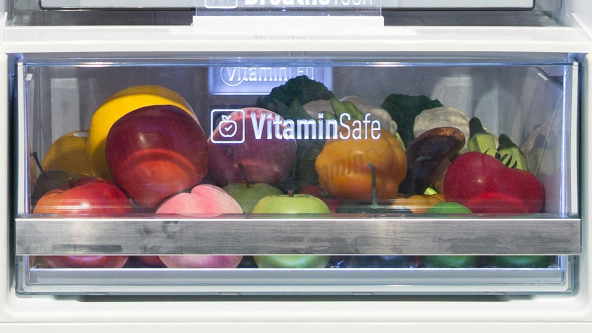 Ab ins Extra-Fach? Das gilt nicht für alles Obst und Gemüse. Südfrüchte und kälteempfindliche Gemüsearten vertragen die Lagerung im Kühlschrank nicht gut. (Archivbild)