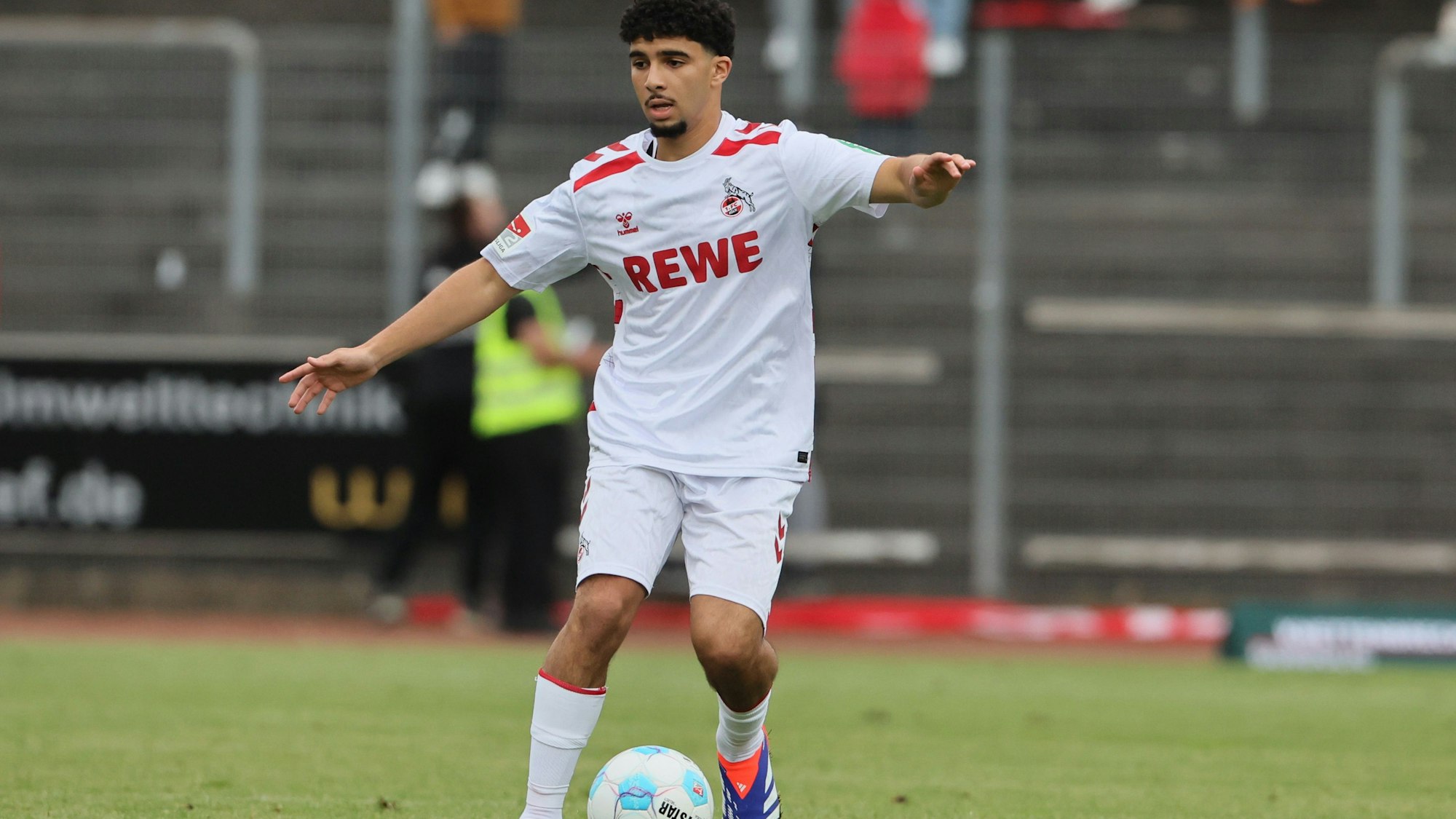 Testspiel im Leimbachstadion in Siegen, Sportfreunde Siegen (Oberliga Wetsfalen) vs. 1. FC Köln, Fayssal harchaoui (1. FC Köln), 05.07.2024, Bild: Herbert Bucco