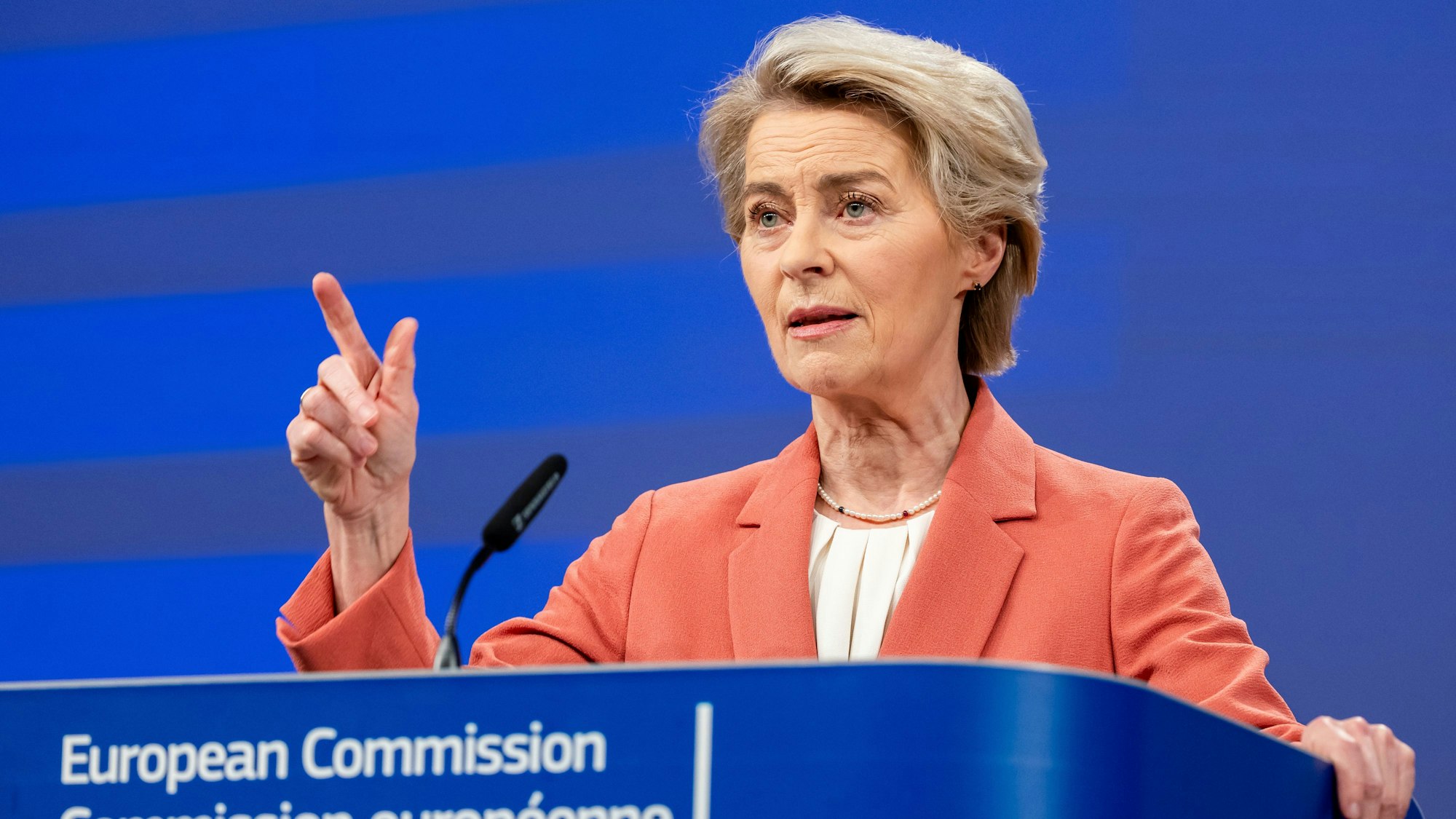 Zugeständnisse möglich? Bald will Ursula von der Leyen einen Aktionsplan für die Autoindustrie vorlegen.