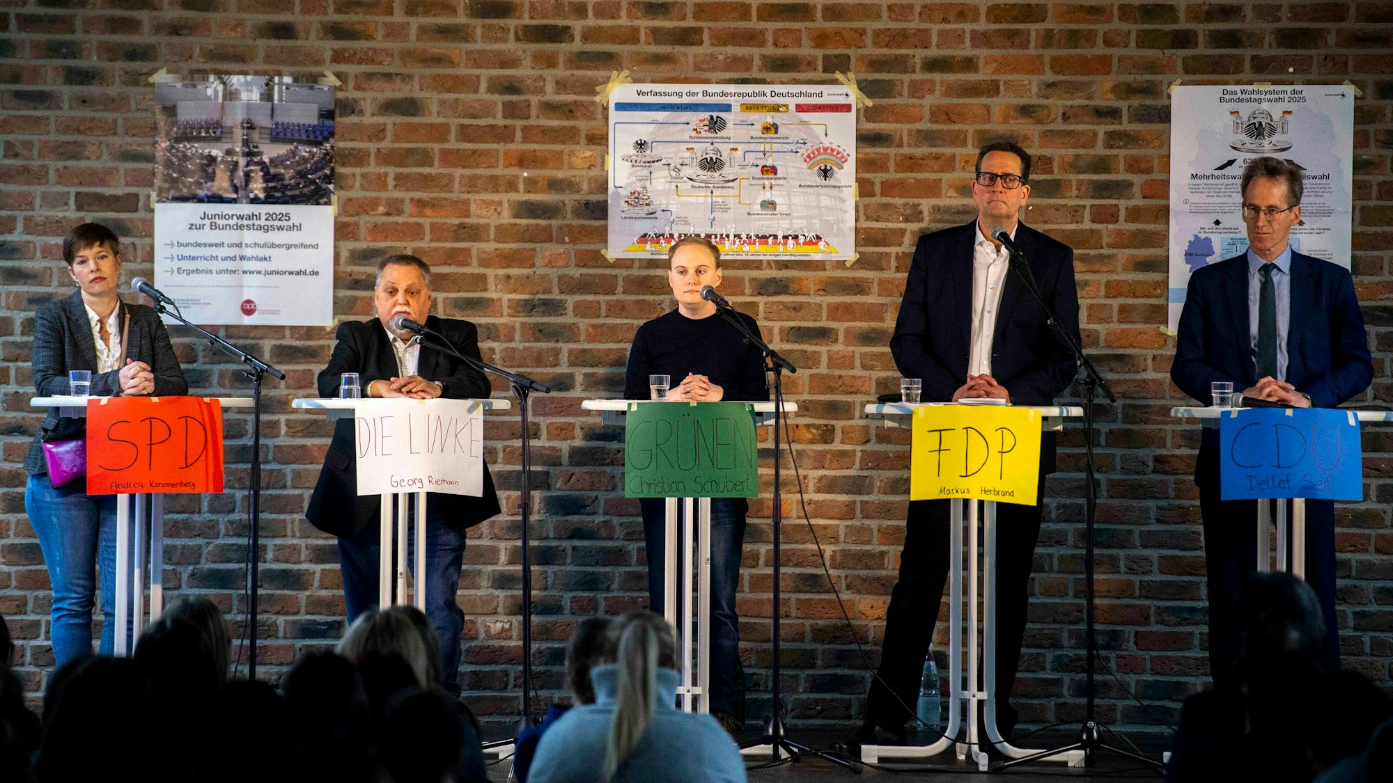 Christian Schubert bei einer Podiumsdiskussion in Füssenich im Kreis Euskirchen.