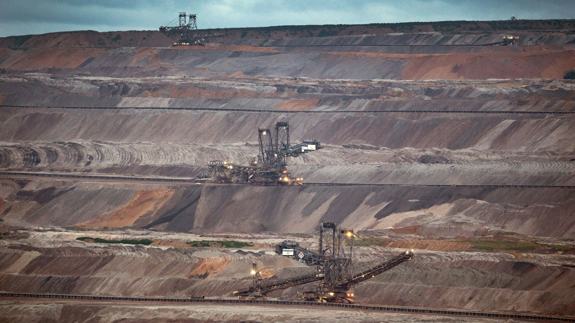 Das Foto zeigt den Tagebau Hambach.