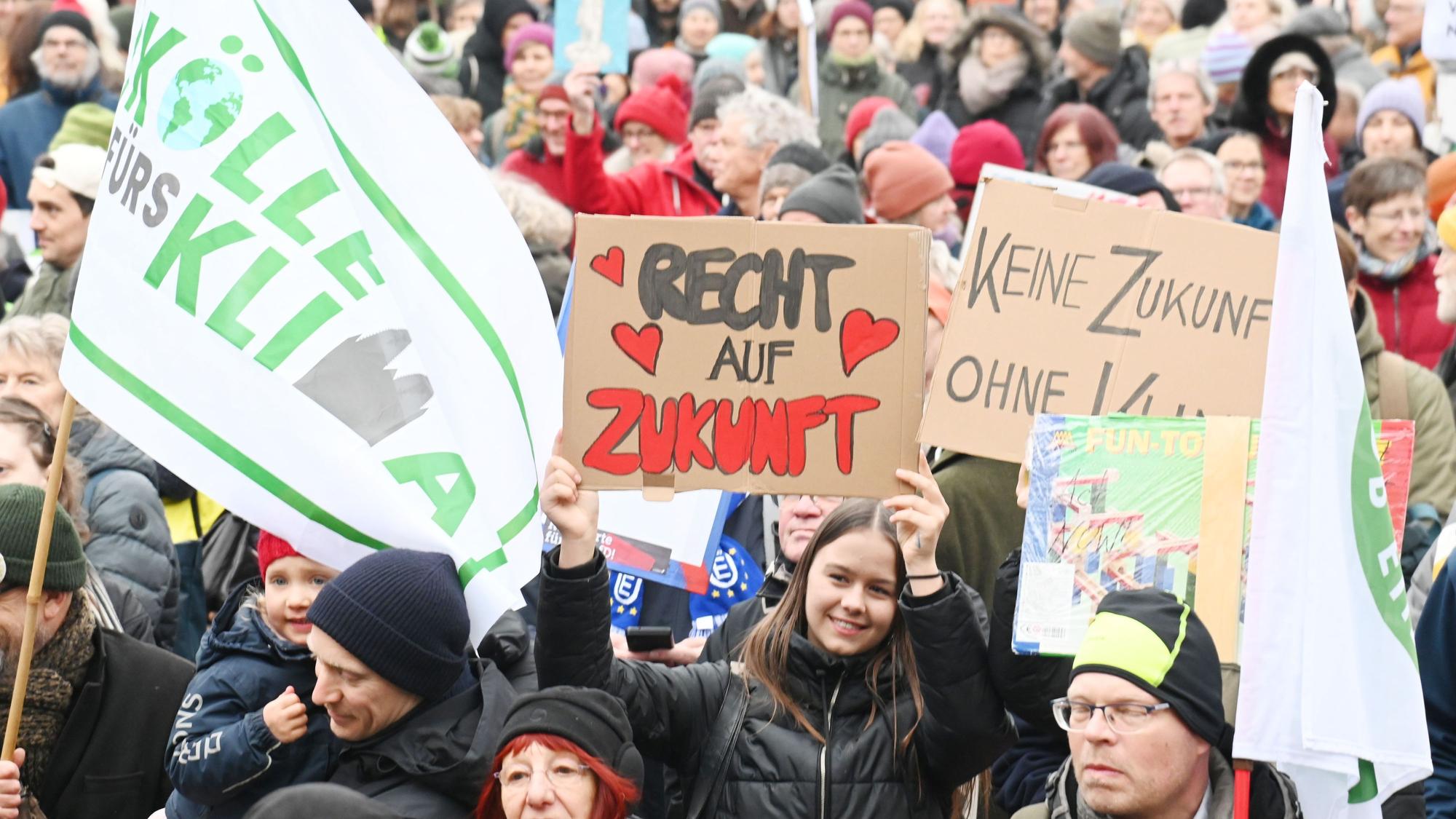 Kurz vor der Bundestagswahl im Februar demonstrierte Fridays for Future auf dem Kölner Heumarkt. Auch vor der Kommunalwahl will die Bewegung für ein klimagerechtes Köln protestieren.