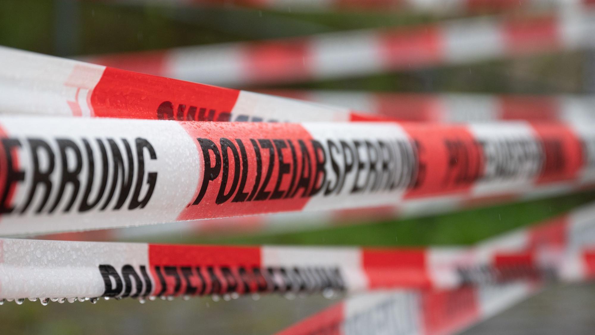 Absperrband der Polizei.