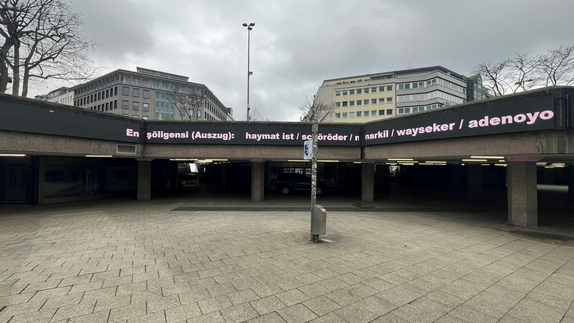 Die Zugänge zu der Passage auf der Westseite will die Verwaltung abriegeln.