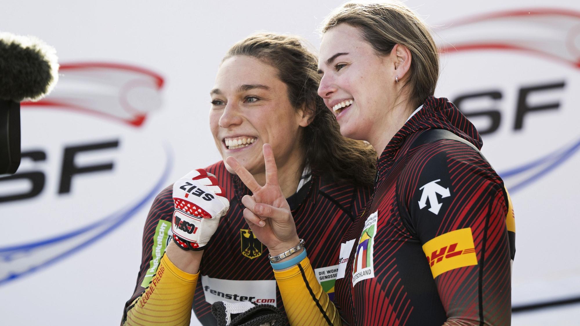 12.01.2025, Schweiz, St. Moritz: Bob, Weltcup, Zweierbob, Frauen: Kim Kalicki und Leonie Fiebig aus Deutschland im Ziel. Foto: Mayk Wendt/KEYSTONE/dpa +++ dpa-Bildfunk +++