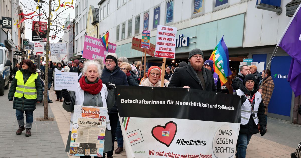 Omas gegen Rechts: Verunglückter Facebook-Post einer Aktivistin aus Kall ...