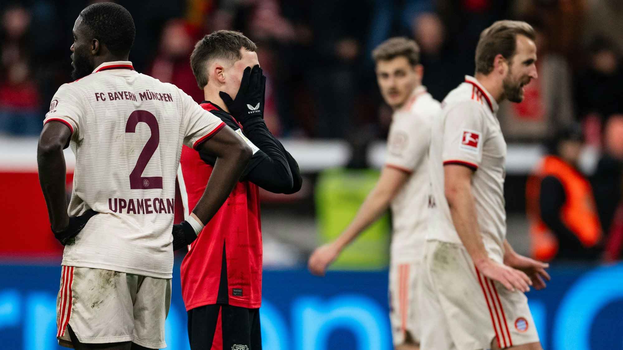 Die letzte Verzweiflung: Florian Wirtz nach seiner vergebenen Großchance in der Nachspielzeit.