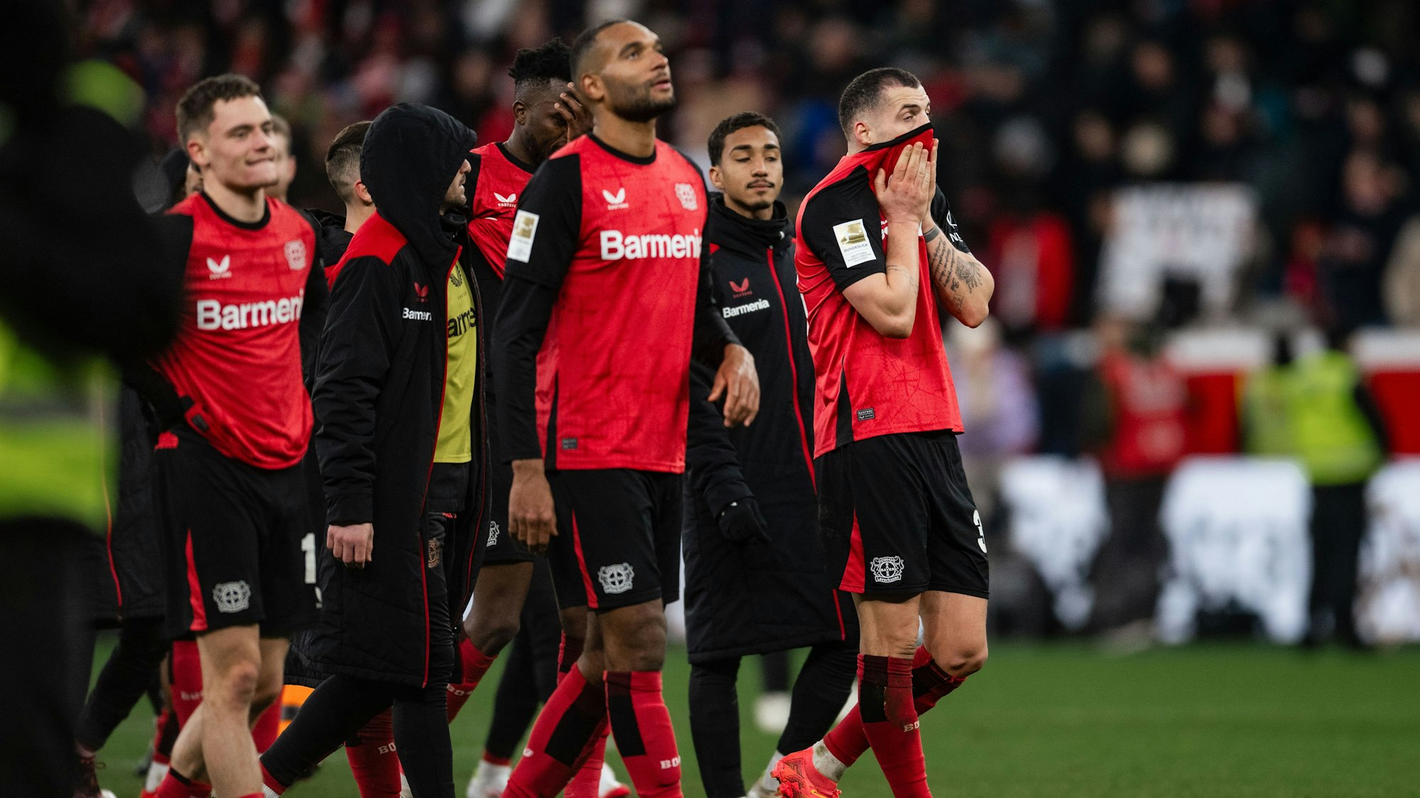 Enttäuscht, aber auch mächtig stolz: Die Leverkusener Spieler nach dem 0:0 gegen Bayern München.