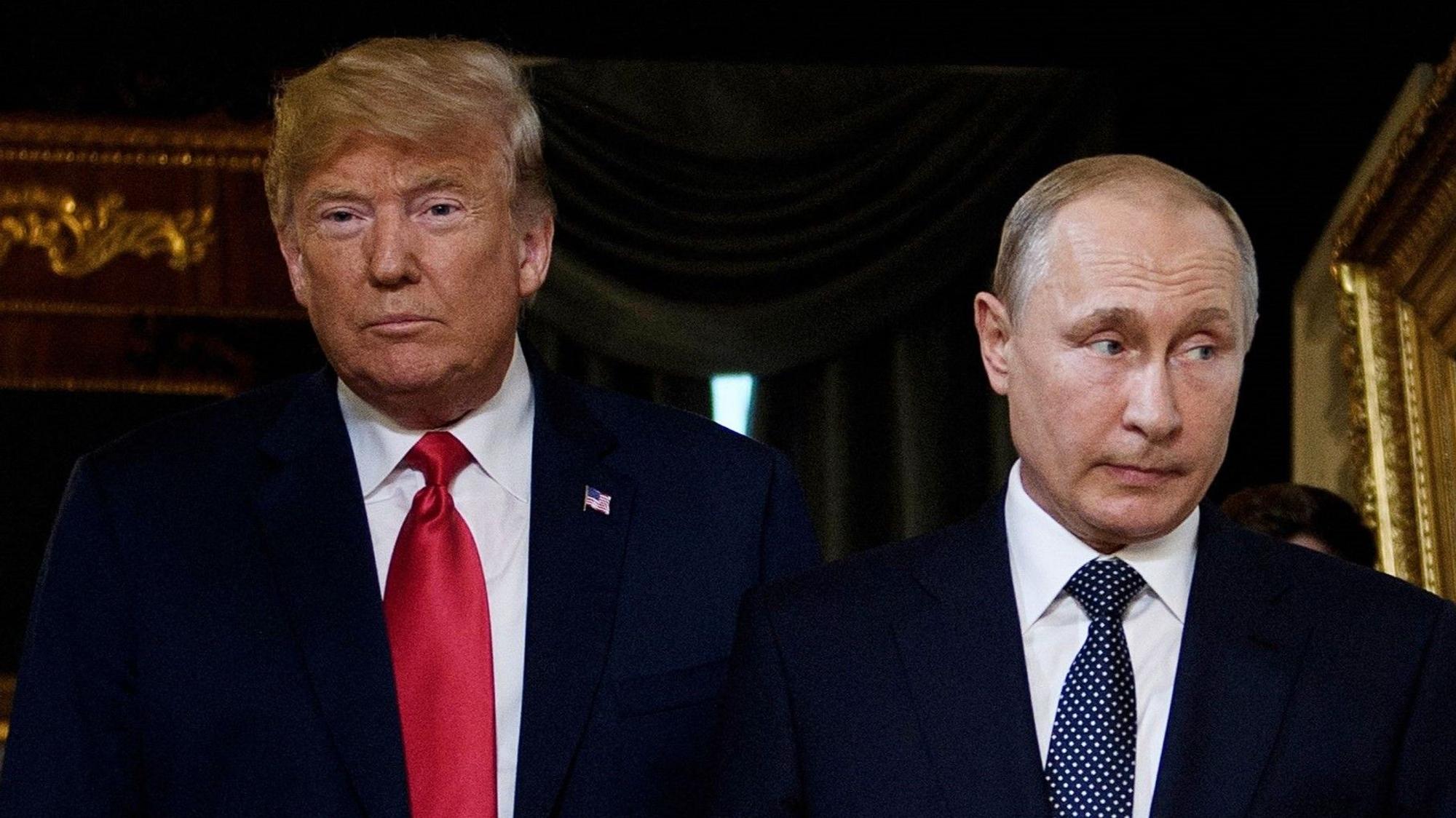 US-Präsident Donald Trump zusammen mit Kremlchef Wladimir Putin 2018 in Helsinki. Trump hat dem Kreml hinsichtlich des Krieges gegen die Ukraine ein neues Ultimatum gesetzt – Moskau reagiert darauf mit scharfen Tönen. (Archivbild)