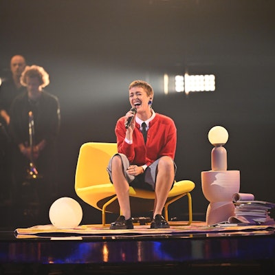 Die Sängerin Karolin Gärtner, Künstlername Cage, überzeugte bei „Chefsache ESC 2025“ in Hürth: Die Gummersbacherin ist eine Runde weiter und nimmt Kurs auf den „Eurovision Song Contest“.