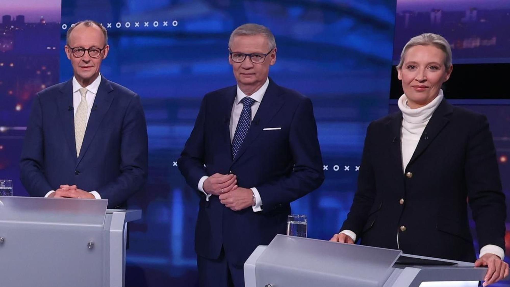 V.l.: Bundeskanzler Olaf Scholz (SPD), Moderatorin Pinar Atalay, Vizekanzler Robert Habeck (Bündnis 90/die Grünen), Kanzlerkandidat Friedrich Merz (CDU), Moderator Günther Jauch, Kanzlerkandidatin Alice Weidel (AfD).
+++ Die Verwendung des sendungsbezogenen Materials ist nur mit dem Hinweis und Verlinkung auf RTL+ gestattet. +++