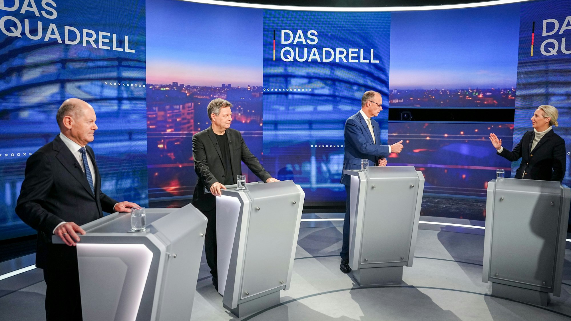 Lebhafte Diskussion beim RTL-„Quadrell“ am Sonntagabend: Olaf Scholz, Robert Habeck, Friedrich Merz und Alice Weidel (von links). dpa
