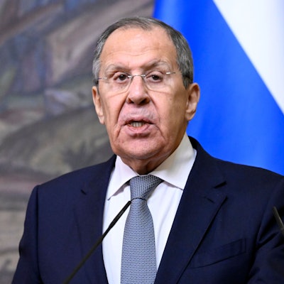 Der russische Außenminister Sergej Lawrow spricht auf einer gemeinsamen Pressekonferenz mit seinem armenischen Amtskollegen nach ihren Unterredungen in Moskau.