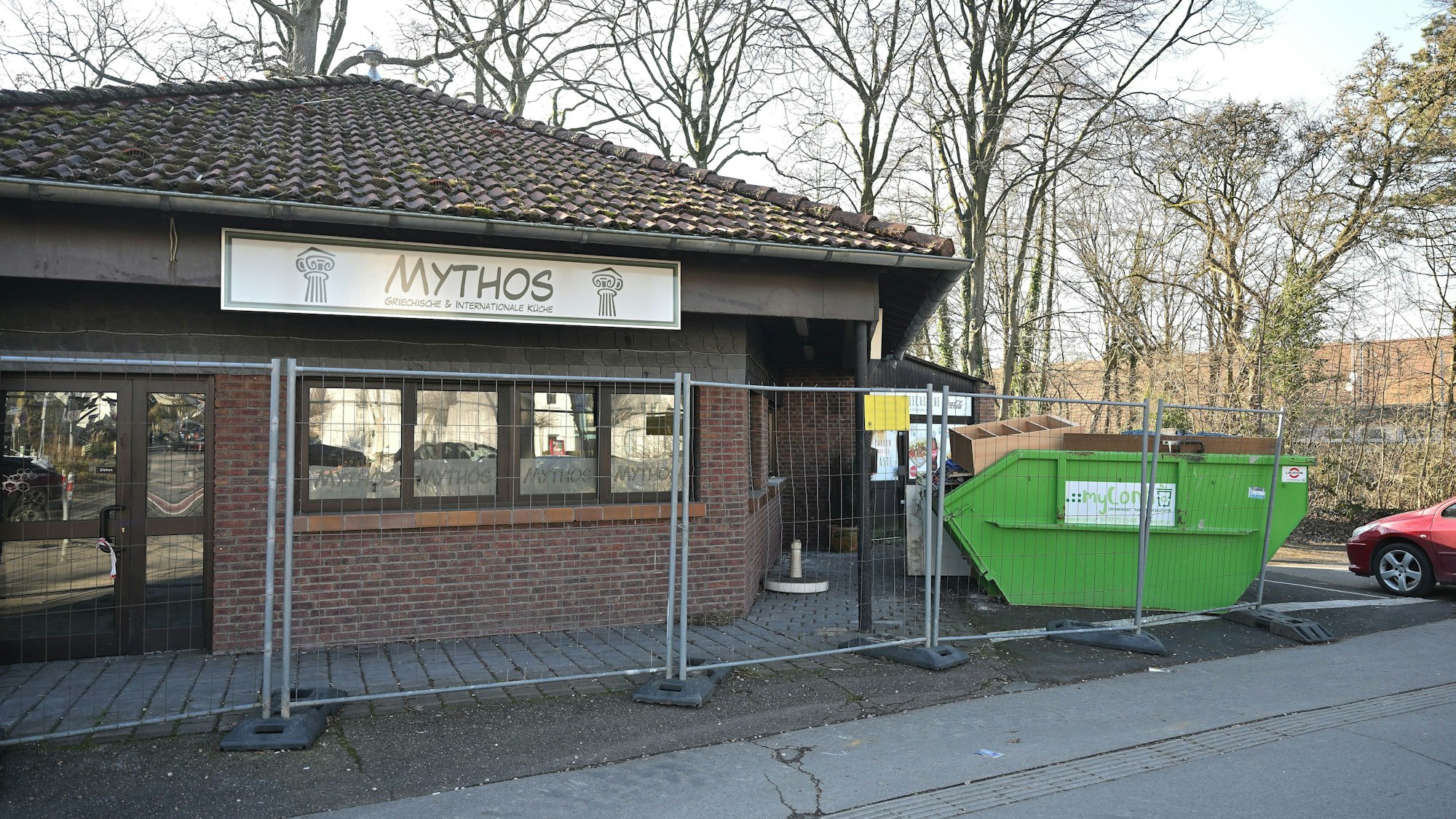 Das Foto zeigt die Imbissbude Mythos in Refrath.