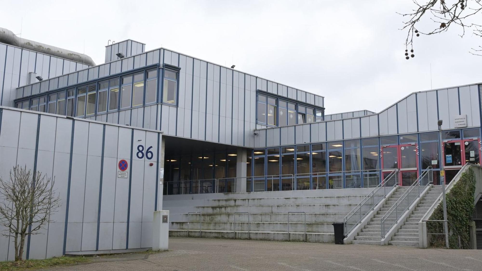 Das Gebäude der IGP ist grau und marode.