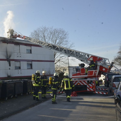 Großeinsatz bei einem Feuer in einem Mehrfamilienhaus an der Goethestraße.