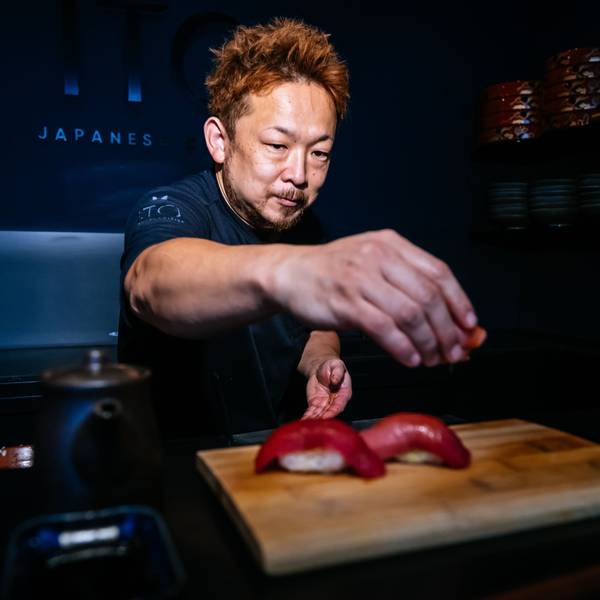 Sushi von Meisterhand: Kengo Nishimi bereitet Nigiri im Restaurant ITO zu.