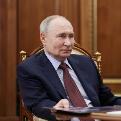 Kremlchef Wladimir Putin am Montag in Moskau. Russlands Präsident zeigt sich nun „wenn nötig“ bereit für direkte Gespräche mit Wolodymyr Selenskyj.