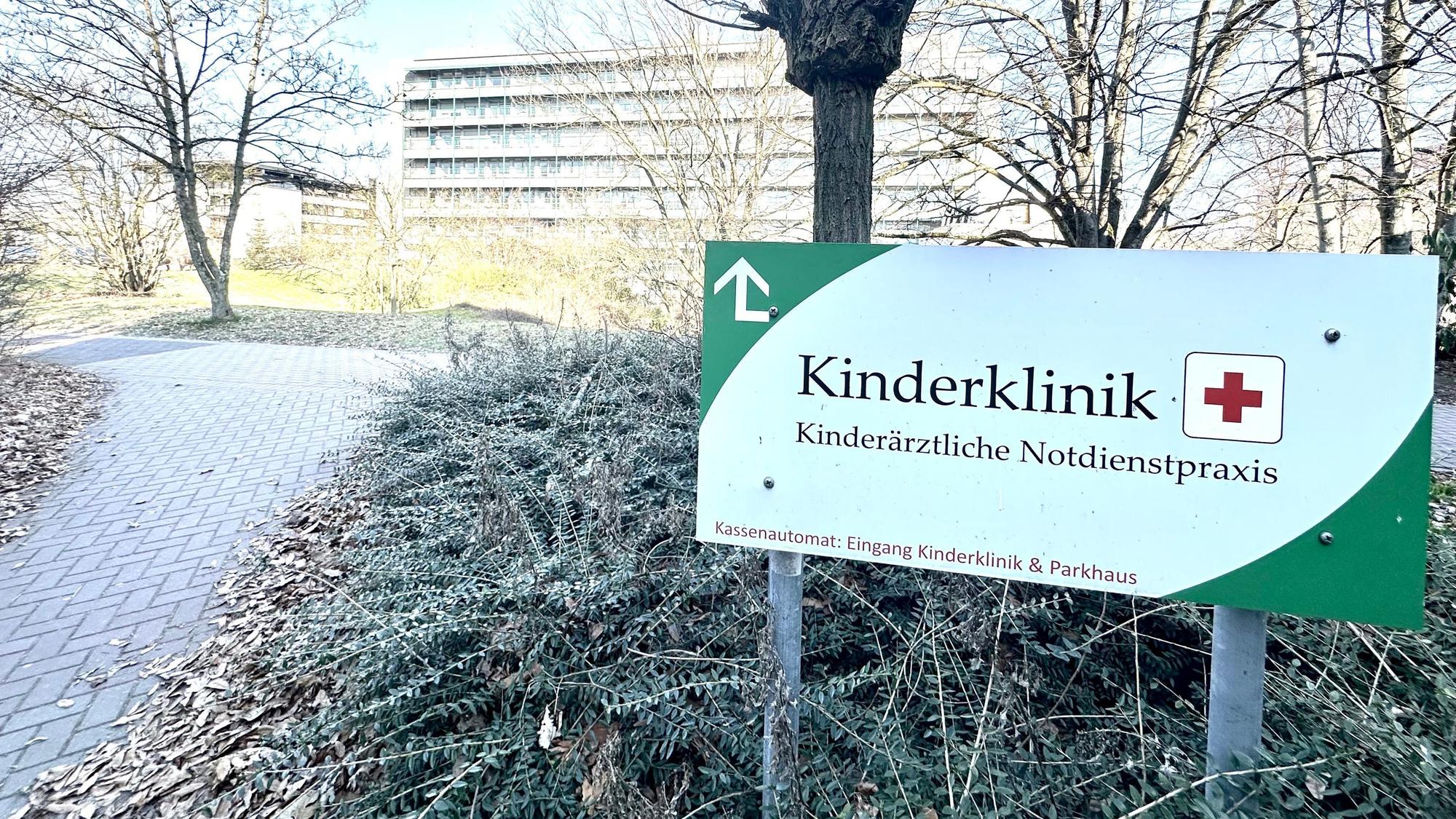 An der Kinderklinik befindet sich auch eine Notdienstpraxis für akute Fälle.