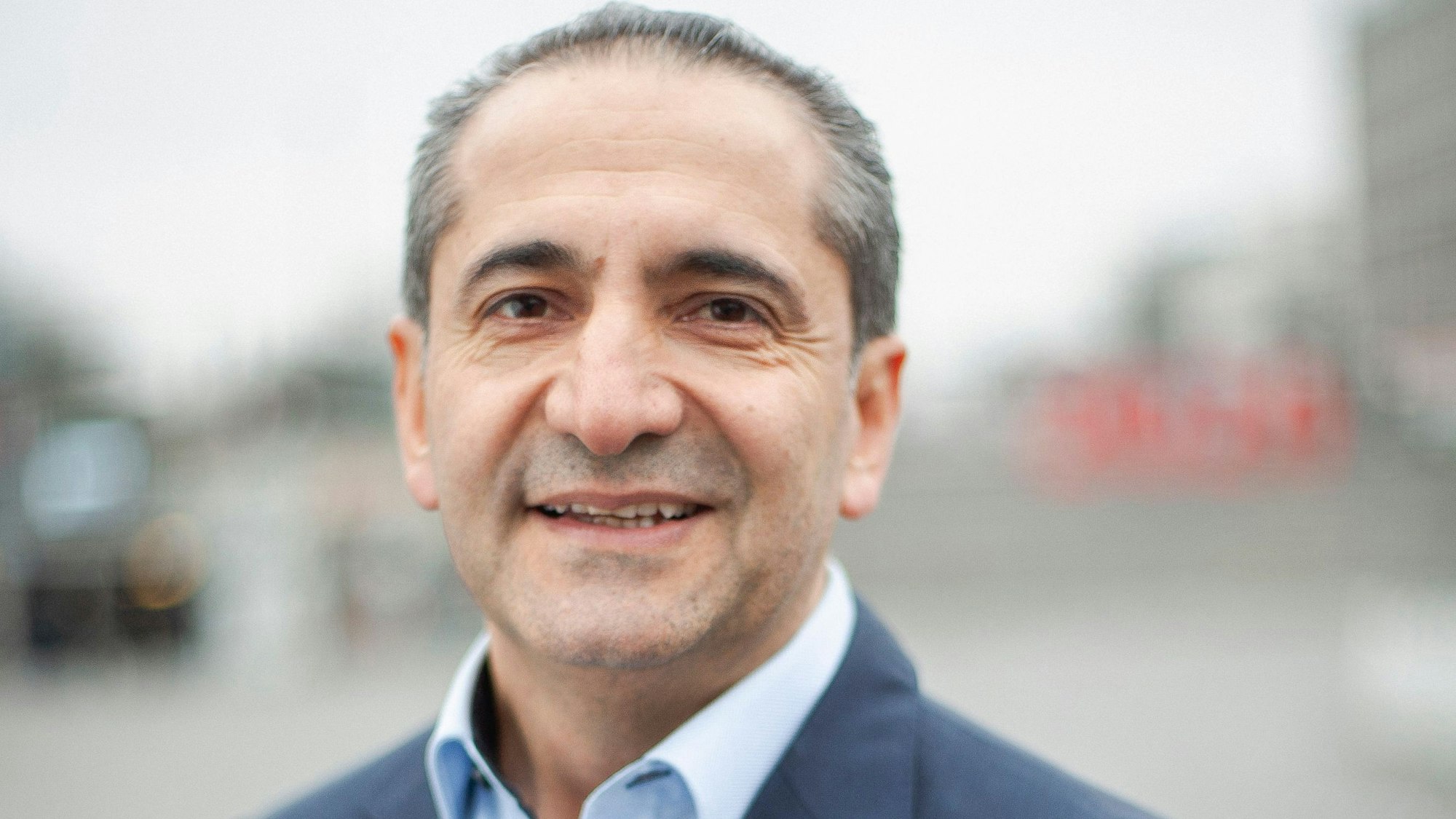 Vedat Akter von der Partei Die Linke.