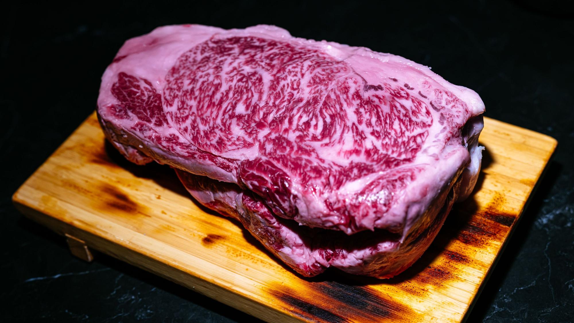 Fleisch vom Wagyu-Rind: Auch das nutzt Kengo Nishimi für seine Spezialitäten.