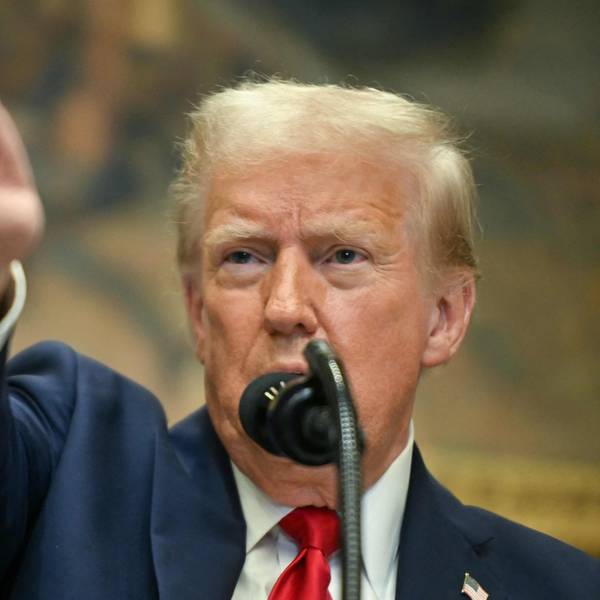 US-Präsident Donald Trump hält während einer Rede im Weißen Haus seinen Finger ausgestreckt. (Archivbild)