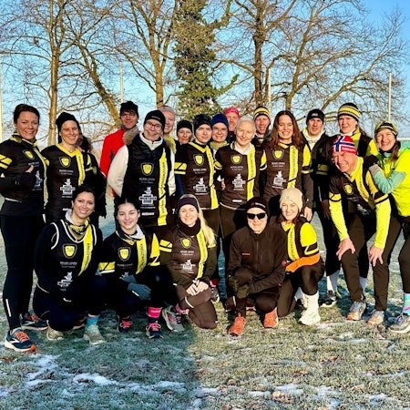 Die Laufabteilung des TuS Kreuzweingarten-Rheder ist bei winterlichen Temperaturen dick eingepackt.