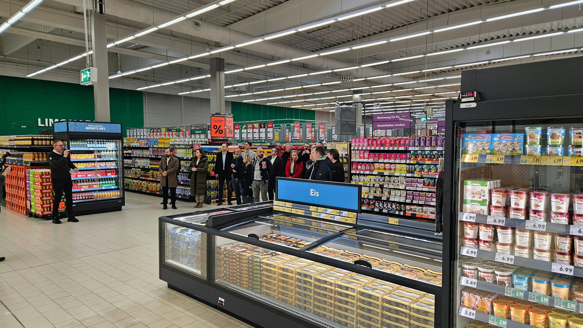 Zu sehen ist der neue Kaufland-Markt in Bedburg von innen.