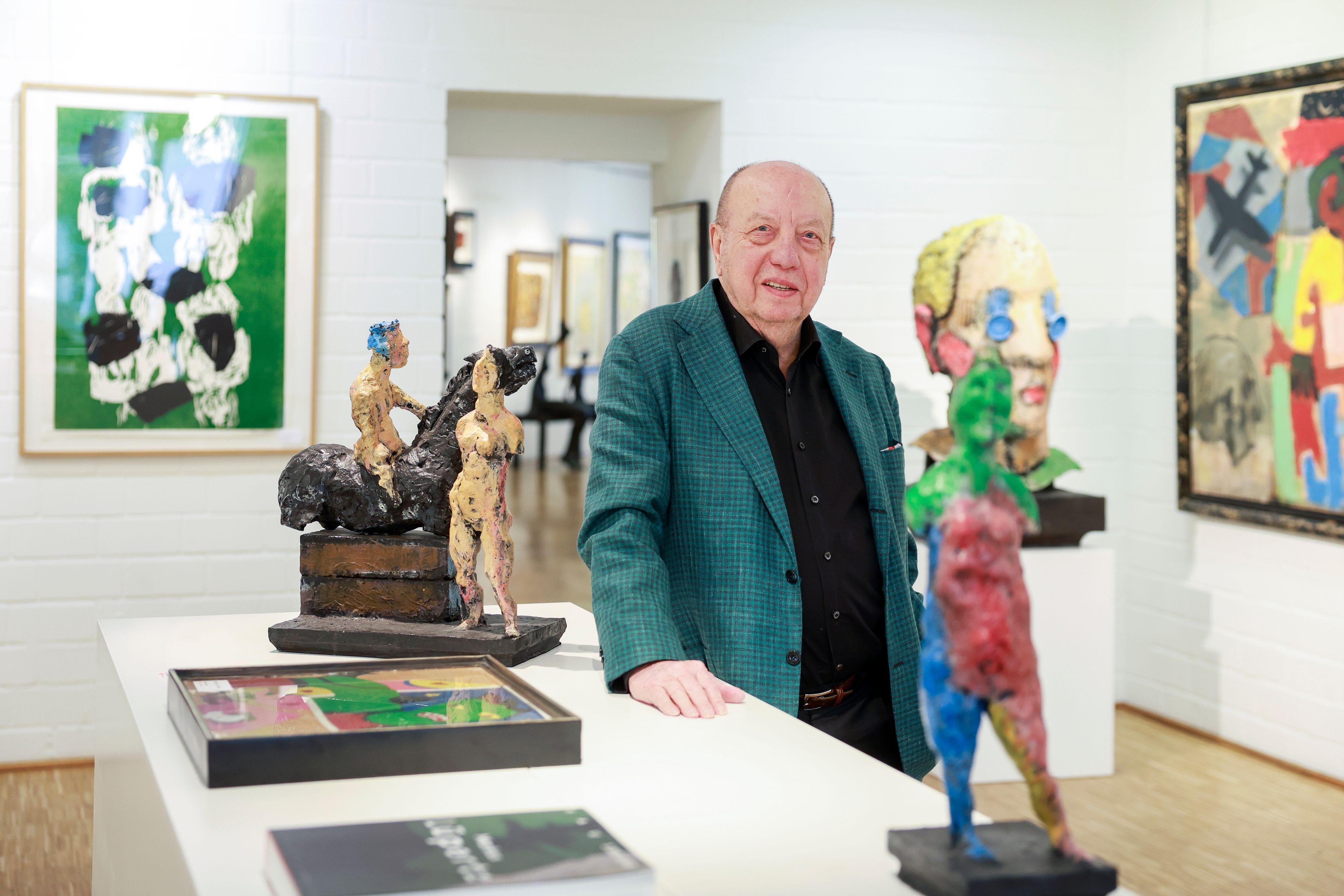 19.02.2025, Köln: Porträt von Knut Osper in seiner Galerie in der Pfeilstraße, die er nach mehr als 50 Jahren schließt.

Foto: Michael Bause