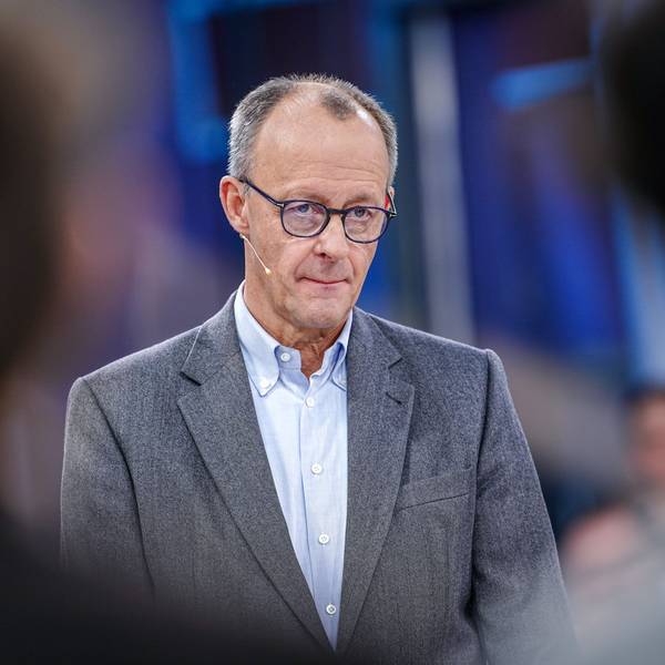 21.02.2025, Berlin: Friedrich Merz, Unions-Kanzlerkandidat und CDU-Bundesvorsitzender, spricht im Interview beim ZDF Morgenmagazin "moma vor der Wahl" mit den Moderatoren Andreas Wunn und Dunja Hayali. Foto: Kay Nietfeld/dpa +++ dpa-Bildfunk +++