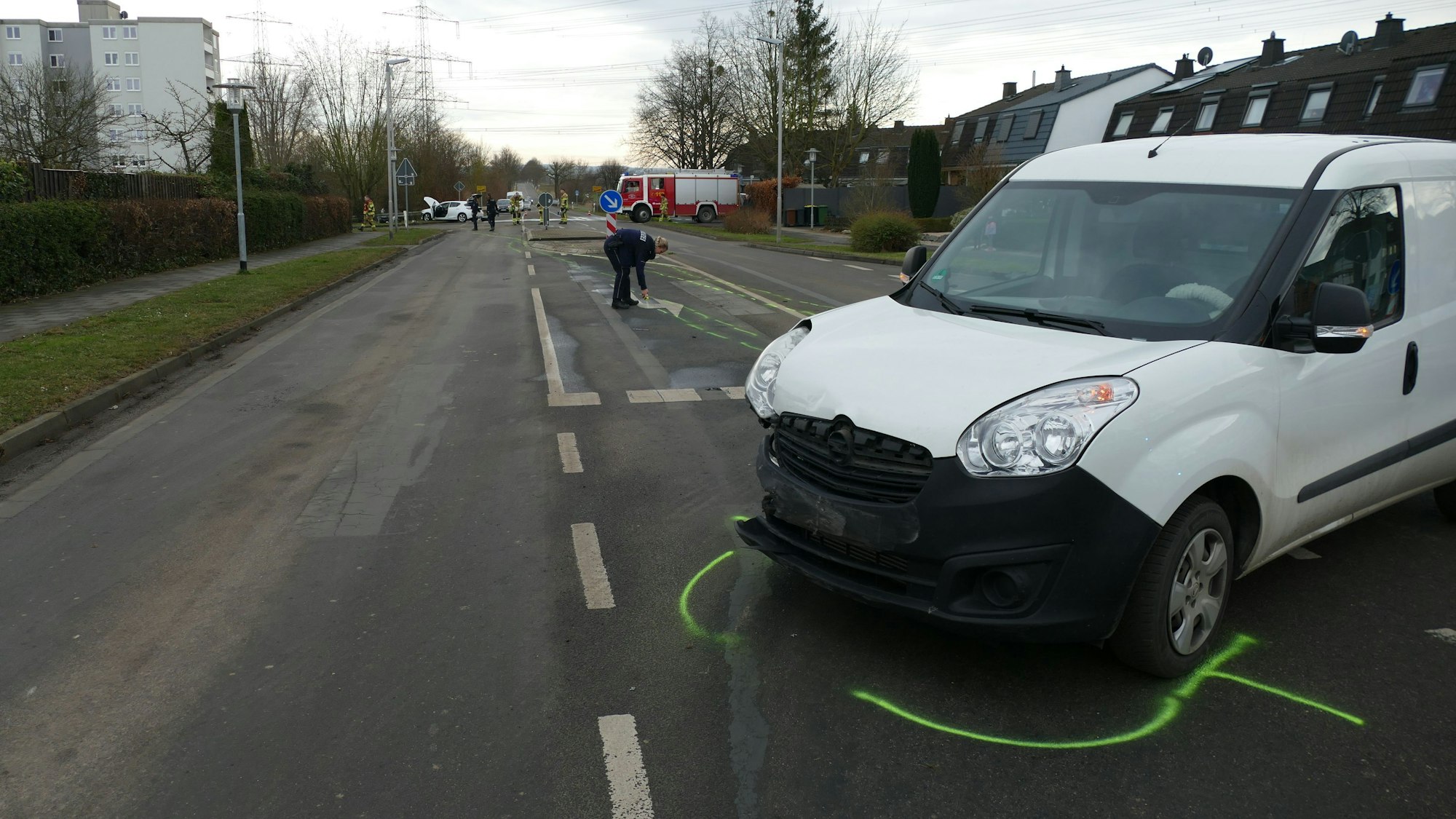 Die 73-jährige Fahrerin des Opel-Kastenwagens blieb unverletzt. Die Gelsdorfer Straße blieb zwischen Obertorkreisel und Am Kölnkreuz den Nachmittag über gesperrt