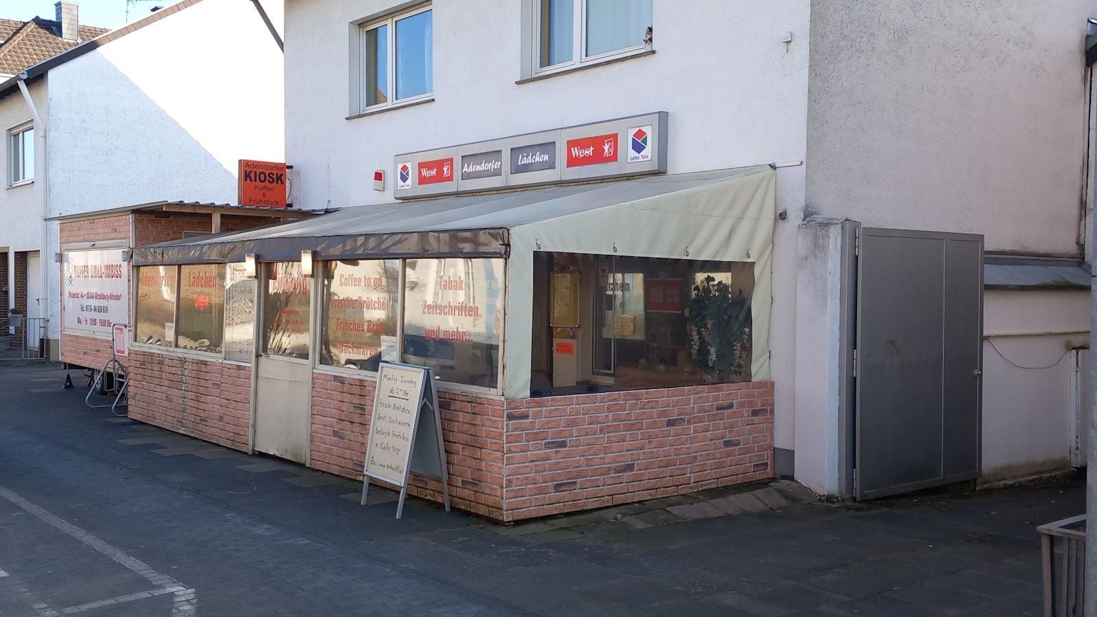 Das ‚Adendorfer Lädche‘ mit der Terrasse