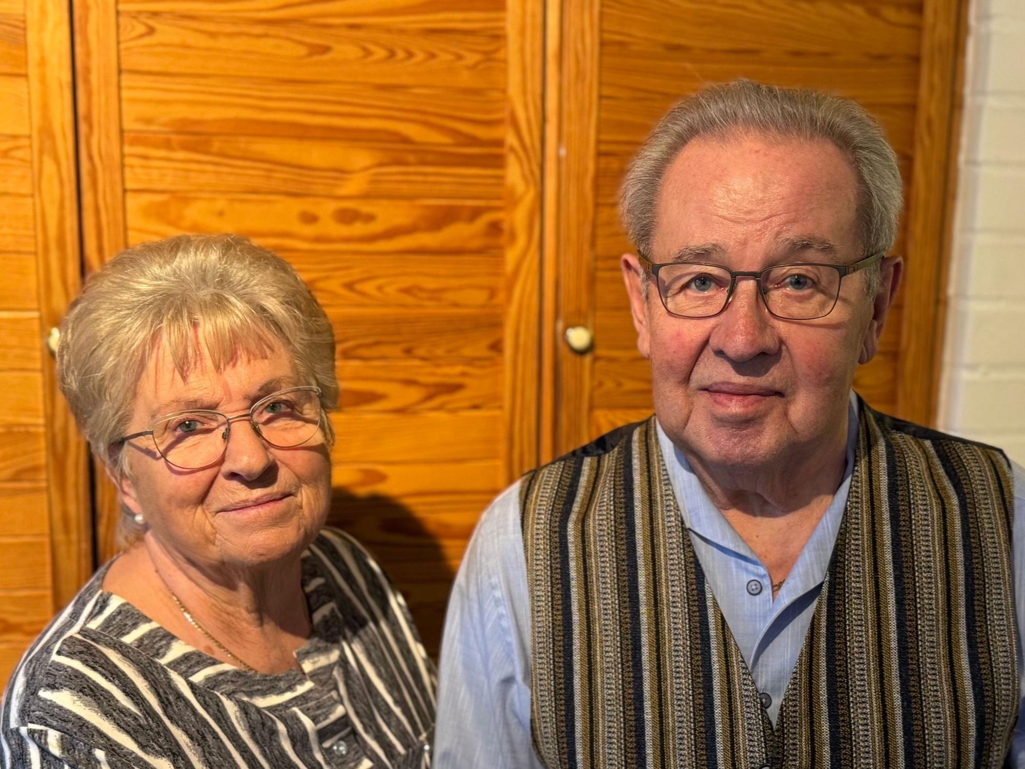 Das Bild zeigt Marliese und Horst Schenkel, die ihre Diamanthochzeit feiern.