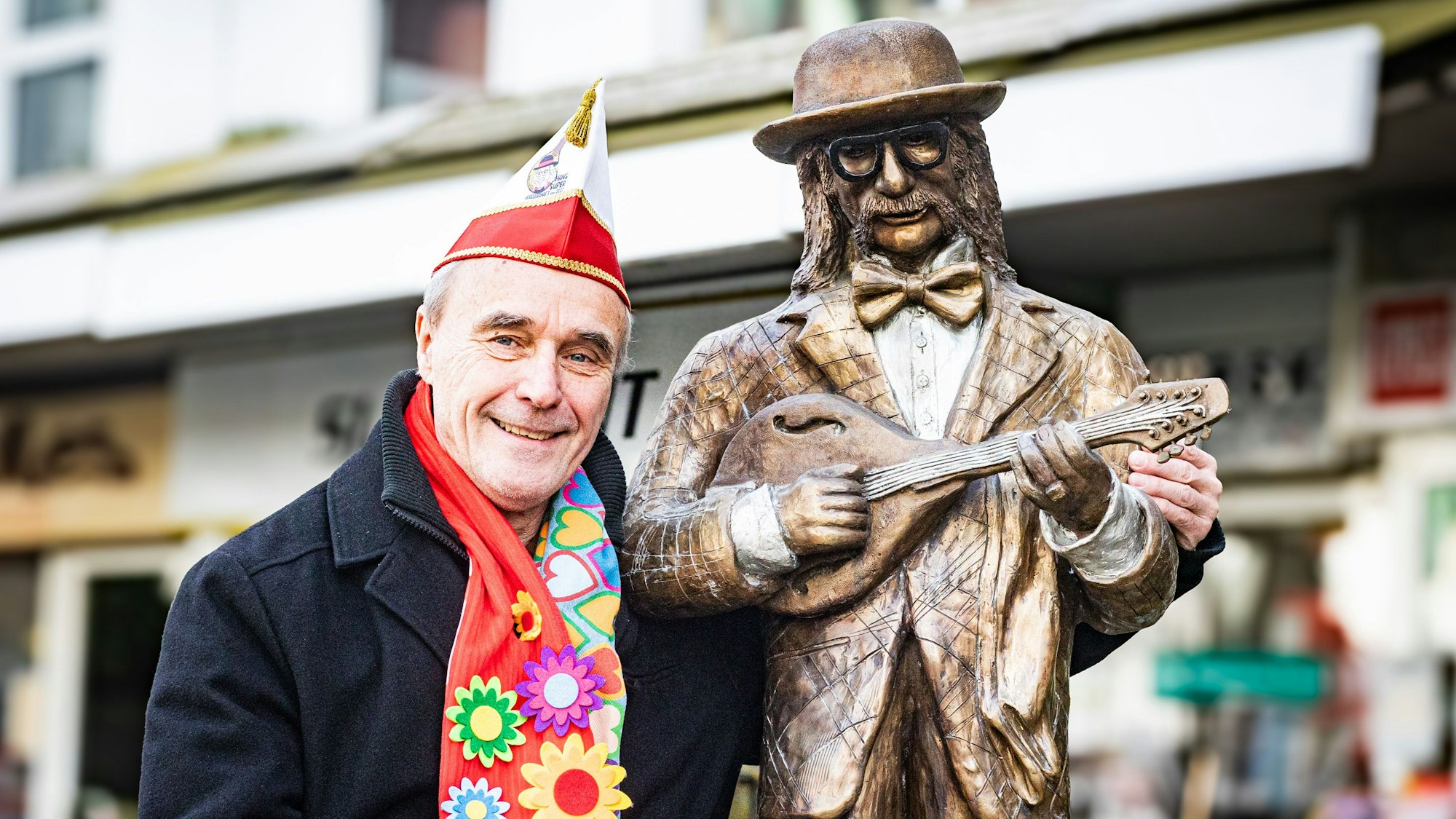 Die Hans-Süper-Gesellschaft will das künstlerische Erbe ihres Namensgebers am Leben halten. Präsident Rüdiger Brühl stellte ihm zu Ehren ein Denkmal in Sülz auf.