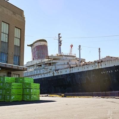 Die SS United States liegt seit Jahrzehnten im Hafen von Philadelphia.