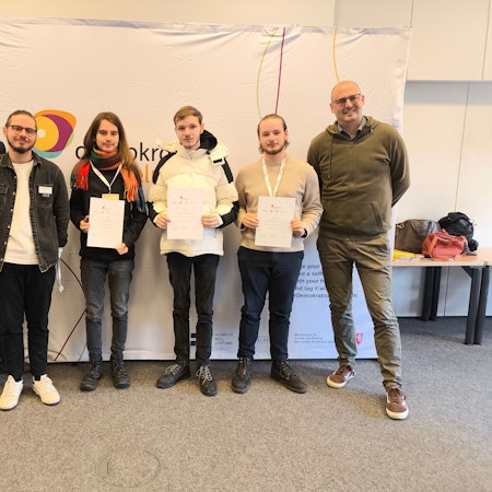 Am Ende der Lernstatt am Niederrhein erhielten die Teammitglieder von der städtischen Gesamtschule in Waldbröl eine Urkunde für ihr Engagement.