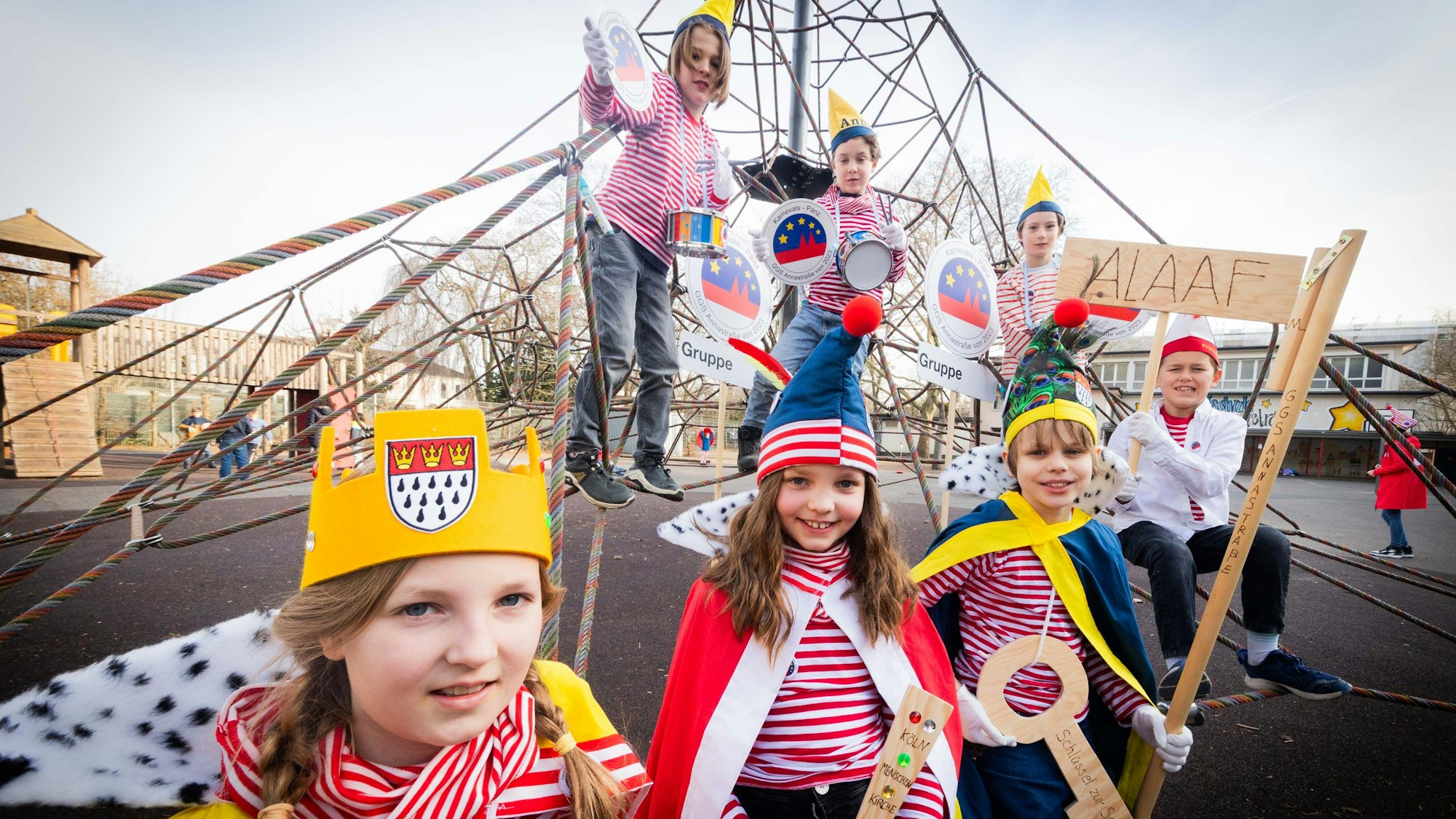 Das Dreigestirn mit Prinzenführer und Annafunken.