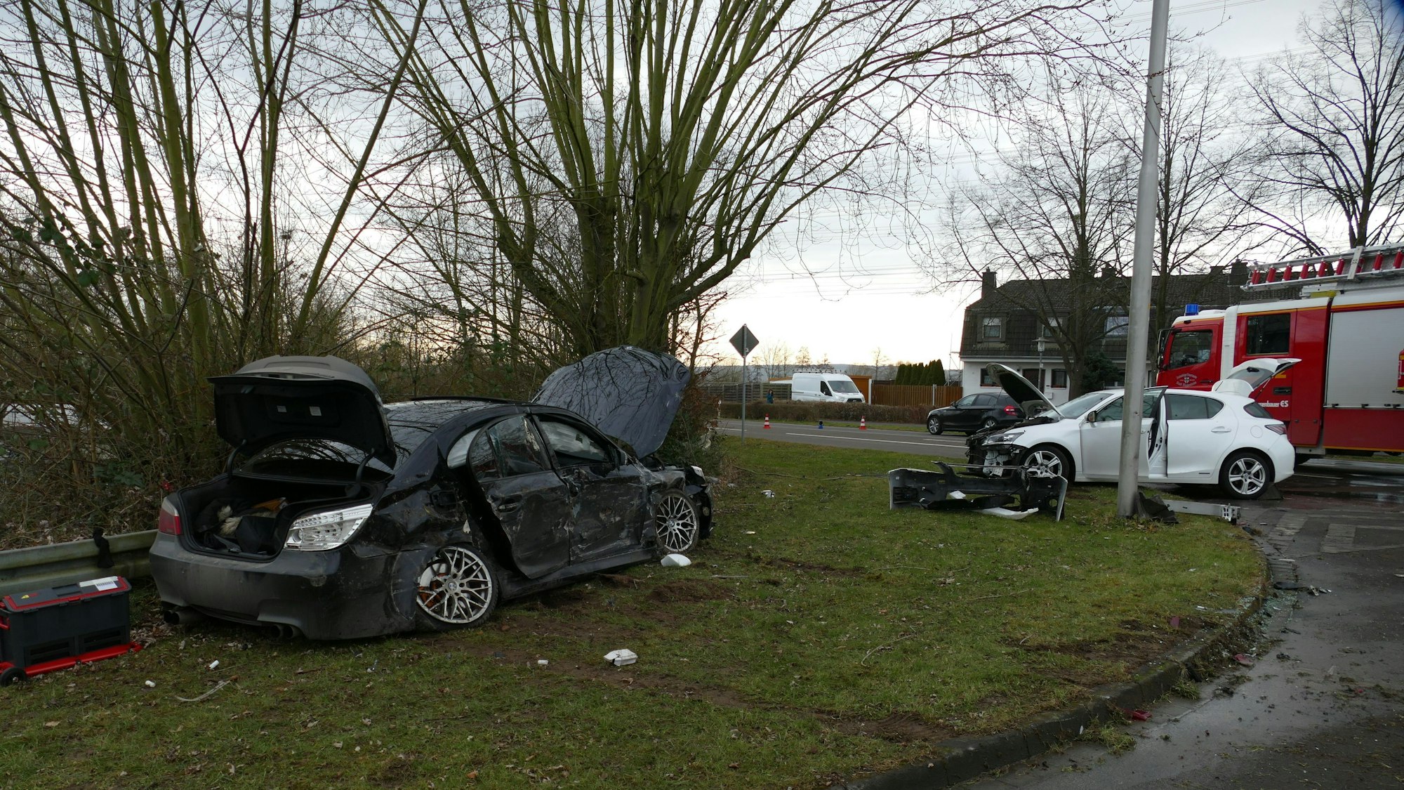 Zwei Autos waren zwischen Obertorkreisel und Am Kölnkreuz zusammengestoßen, eines schleuderte daraufhin in den Gegenverkehr.