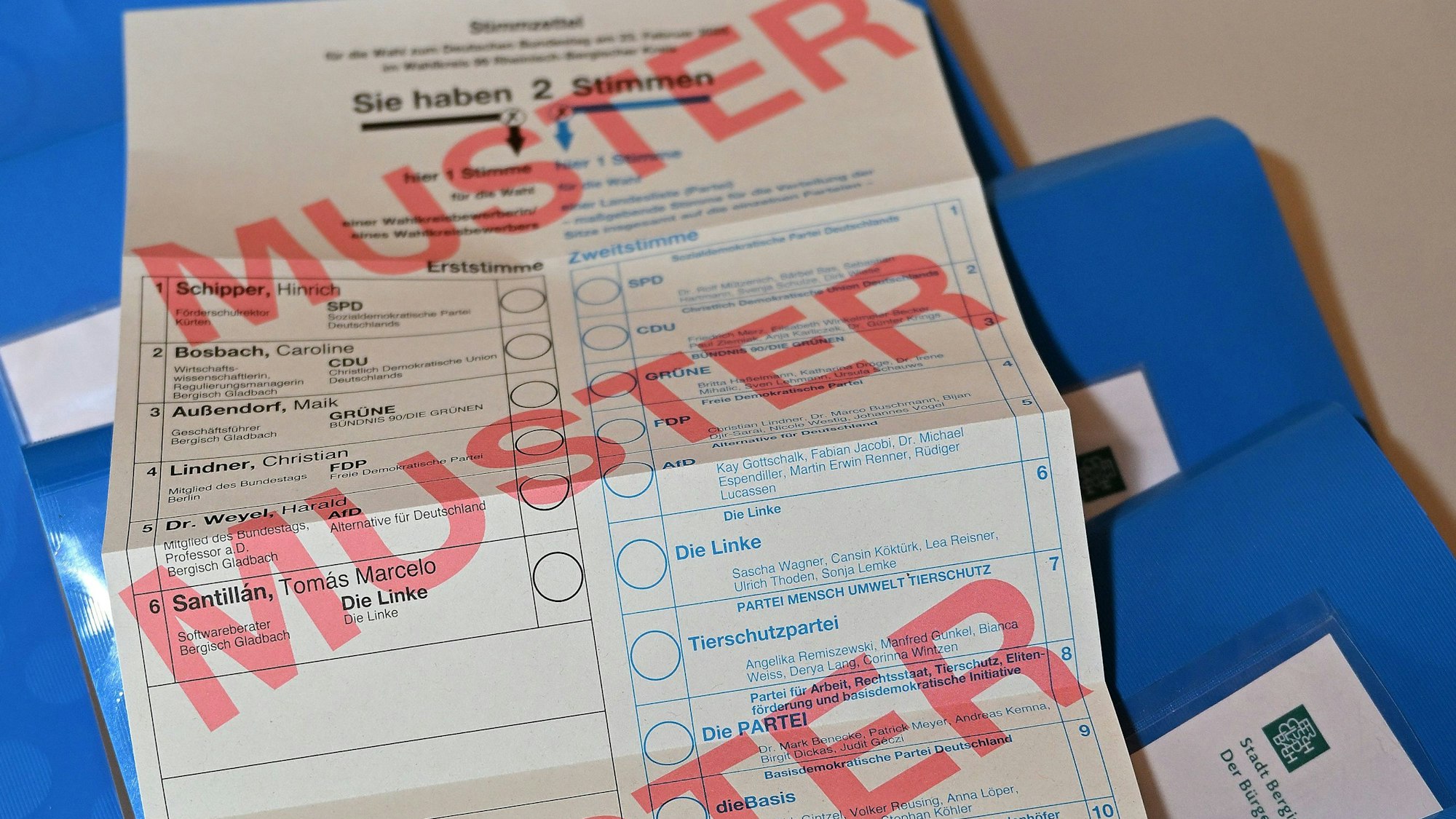 Das Foto zeigt den Stimmzettel für Rhein-Berg im Muster