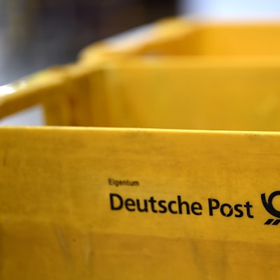 Das Foto zeigt einen Sortierkorb für Briefe.