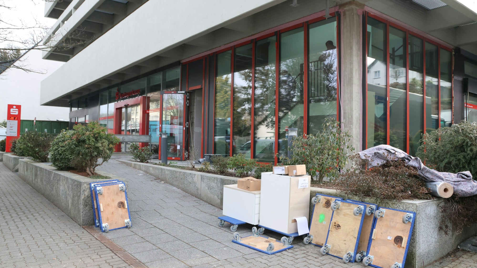 Die Sanierung der Kreissparkassen-Filiale an der Kaiserstraße in Waldbröl geht ihrem Ende entgegen.