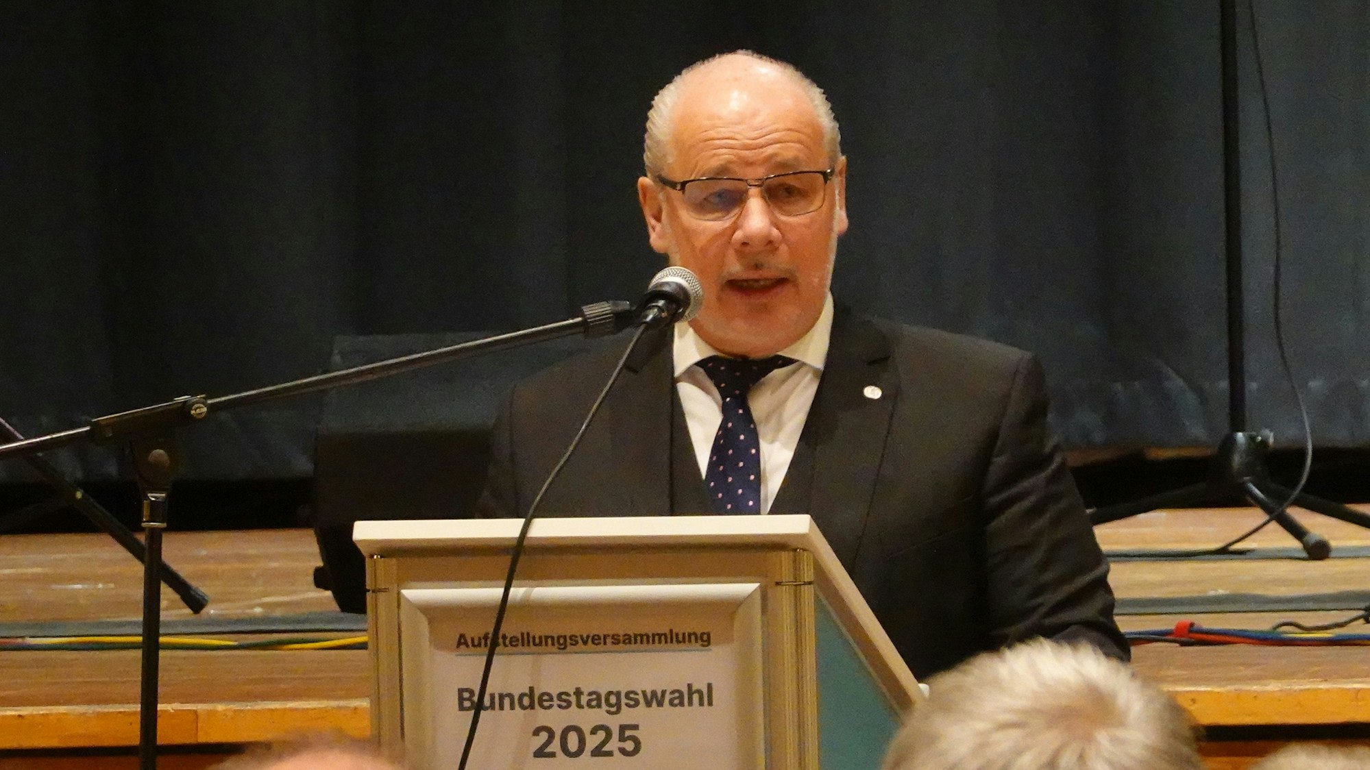 Das Foto zeigt Georg Kippels bei einer Rede.