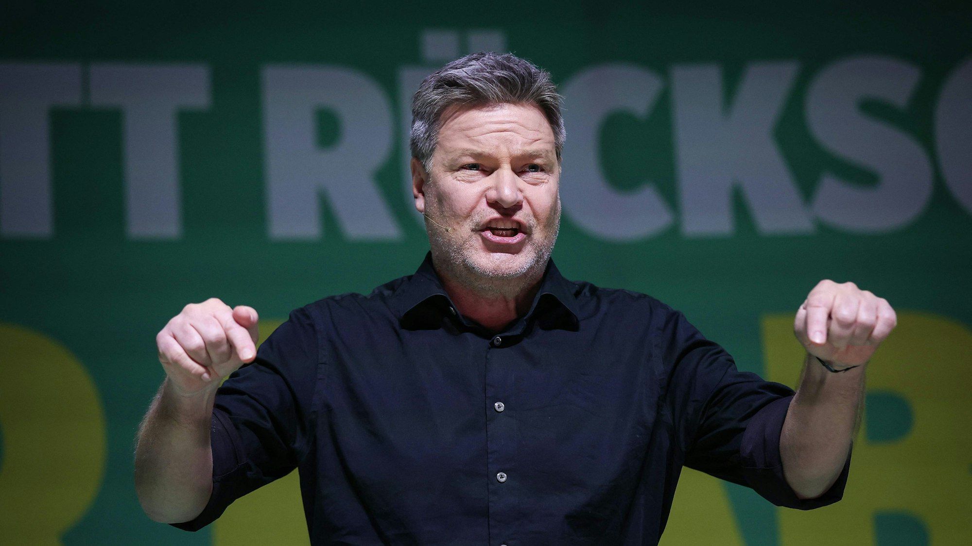 Kanzlerkandidat der Grünen, Robert Habeck, spricht bei einer Wahlkampfveranstaltung in Hamburg am 21. Februar 202