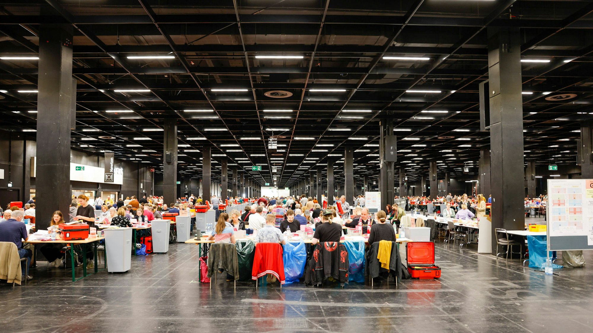 Konzentriert wurde in der Messehalle gearbeitet.