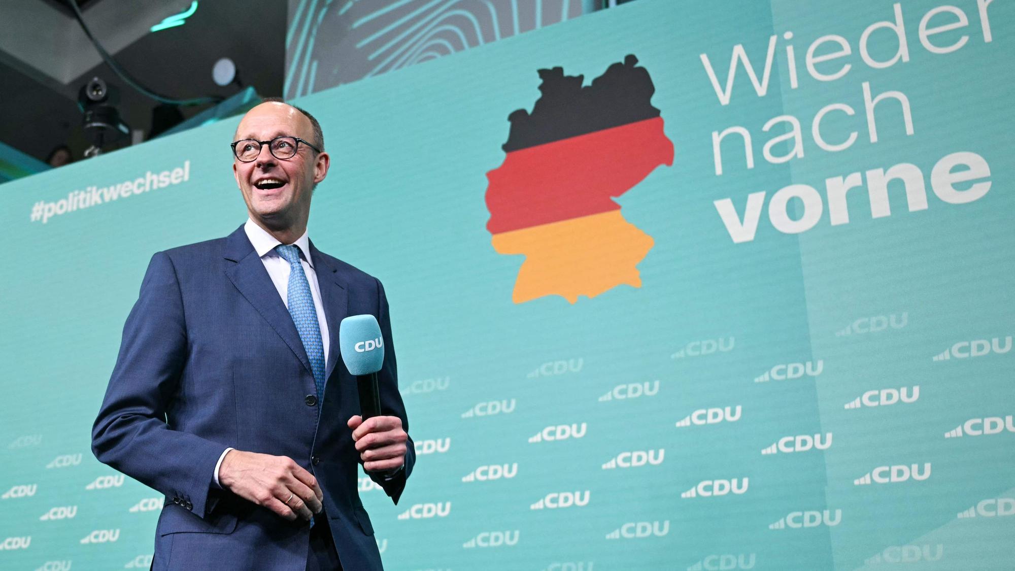 „Wieder nach vorne“: Friedrich Merz geht als strahlender Sieger hervor.
