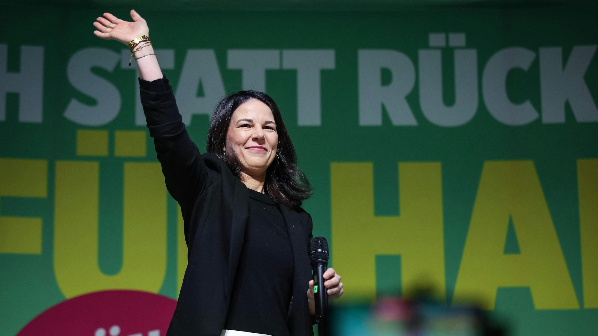 Außenministerin Annalena Baerbock tritt bei einer Wahlkampfveranstaltung in Hamburg am 21. Februar 2025 in Hamburg auf.
