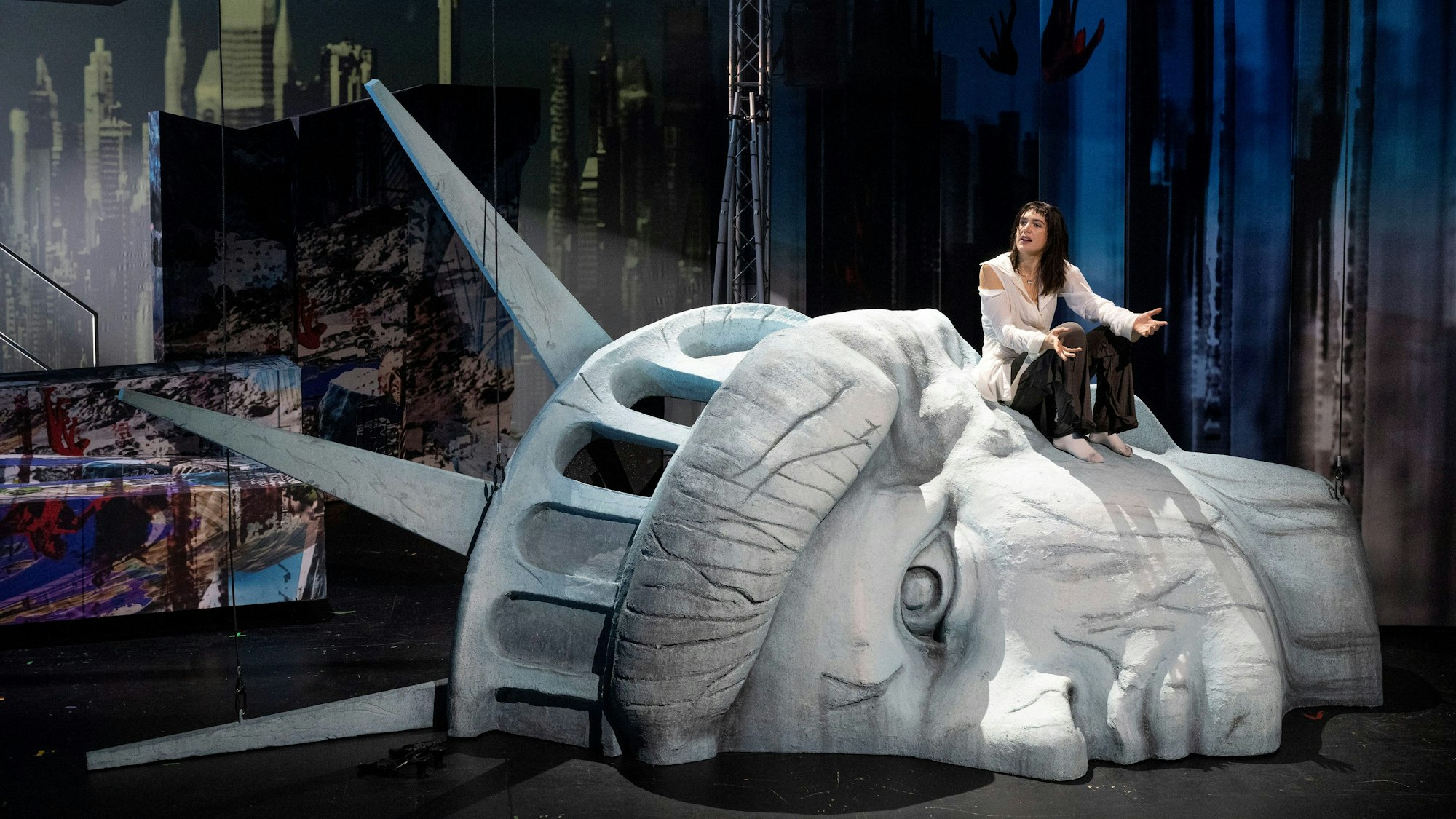 Sophie Burtscher spielt die psychisch kranke und valium-süchtige Harper.